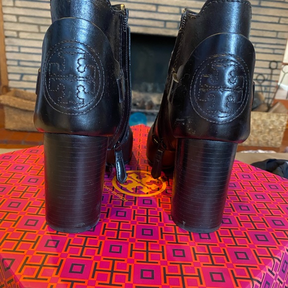 Tory Burch Colton 85MM Bootie Galleon Leather Perfect Black Style 50902 - Picture 3 of 6